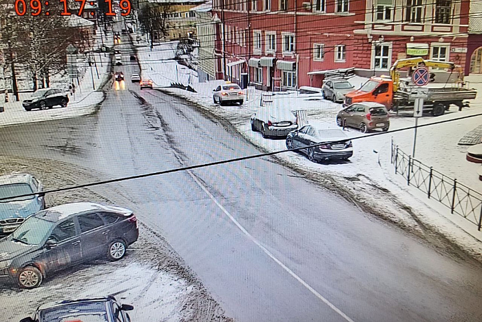 Пешеходную Спасскую готовят к фестивалю елок