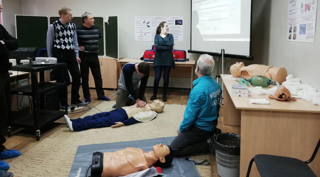 Сотрудники кировского ЦСР прошли обучение по оказанию первой помощи при возникновении ЧС (анонс)