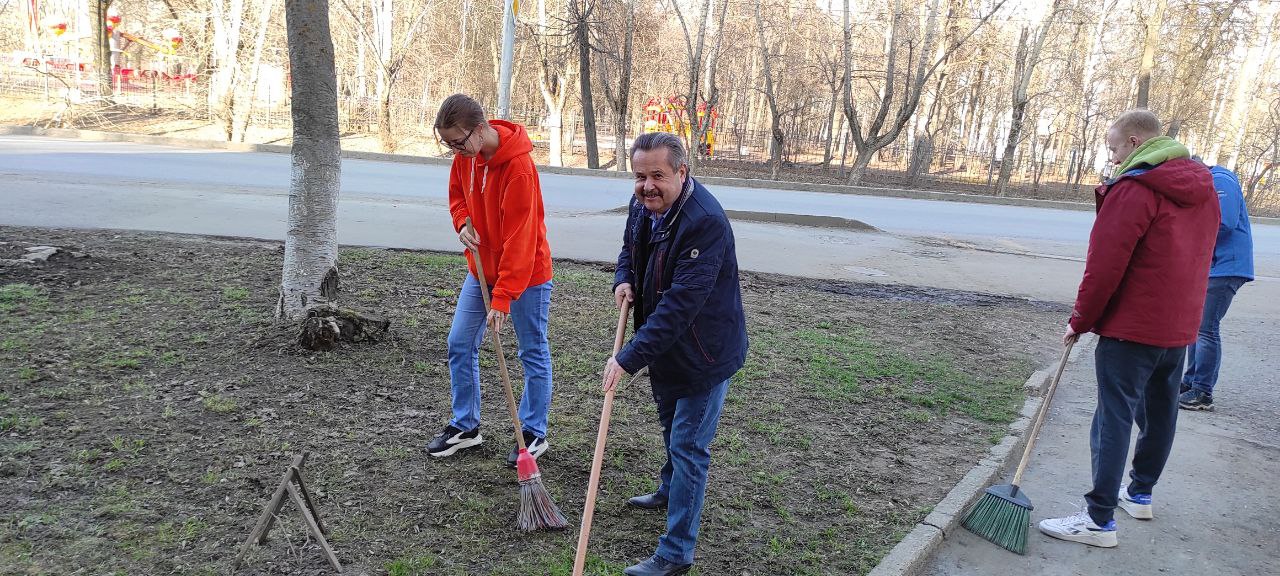 Сотрудники кировского ЦСР приняли участие в акции «Зеленая весна»