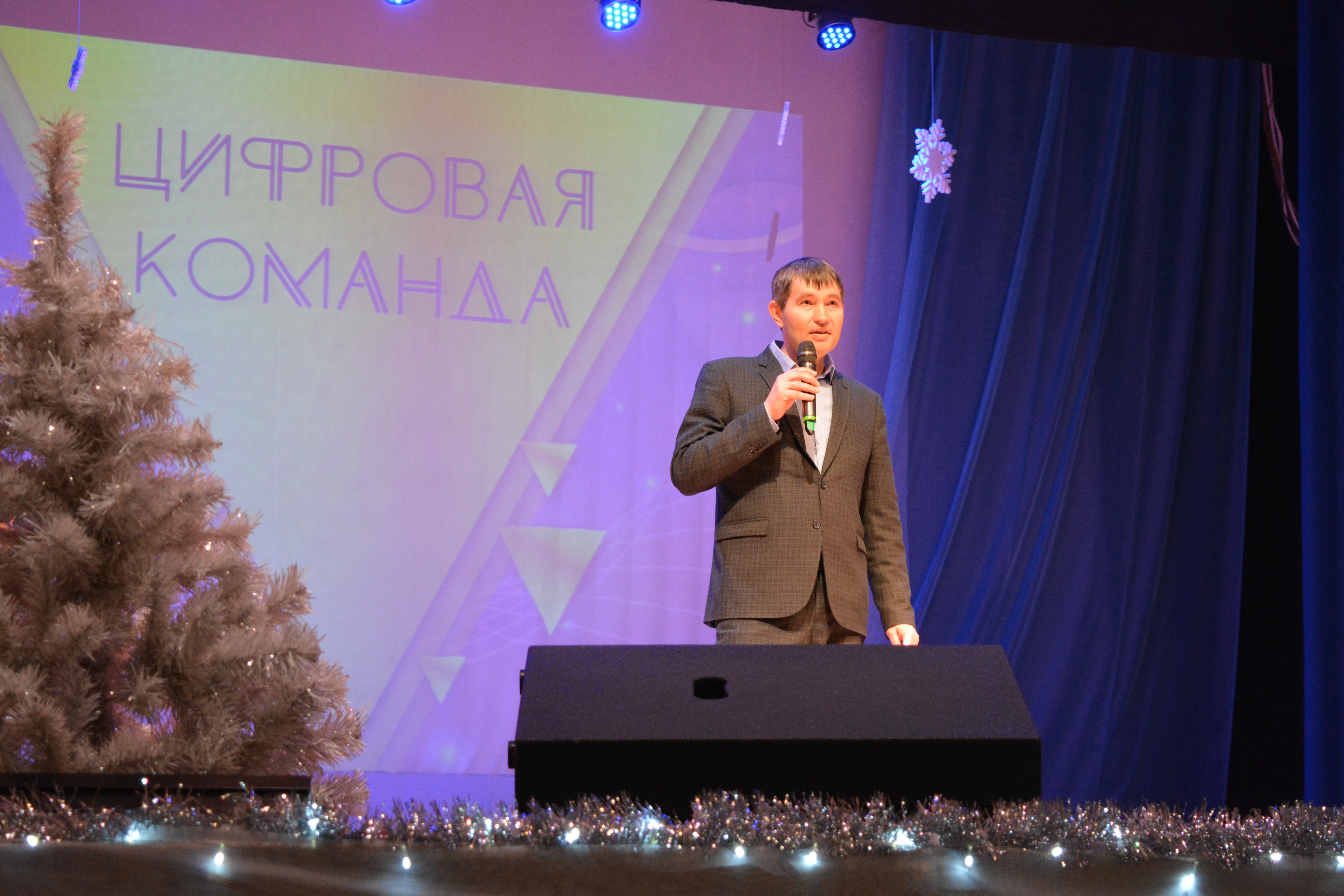 Специалистам кировского ЦСР вручили почетные грамоты и благодарственные письма