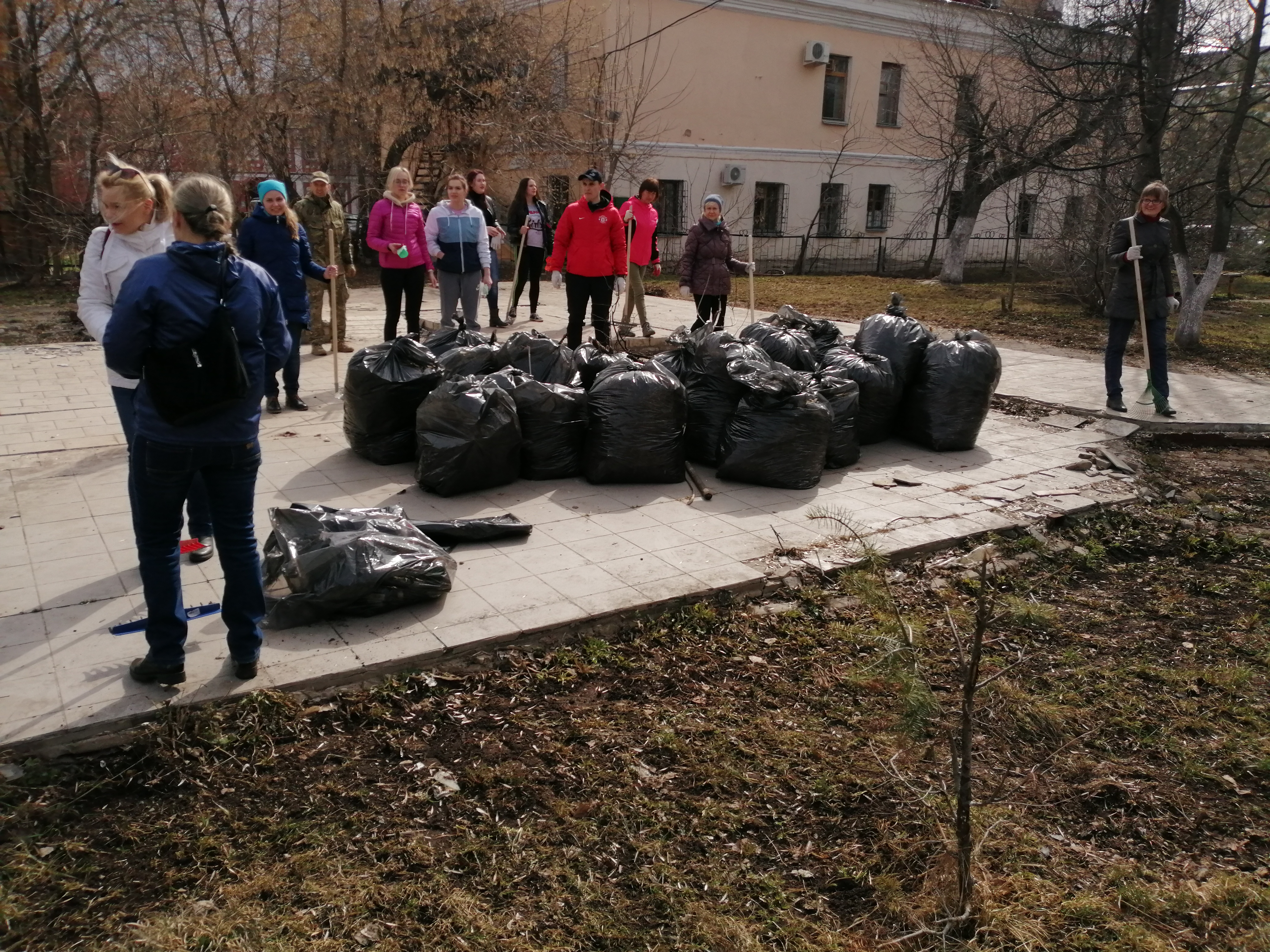 Центр стратегического развития информационных ресурсов и систем управления принял участие в общегородском субботнике (анонс)