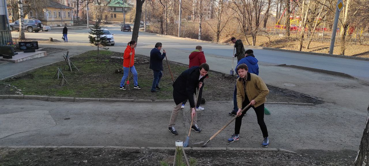 Сотрудники кировского ЦСР приняли участие в акции «Зеленая весна»